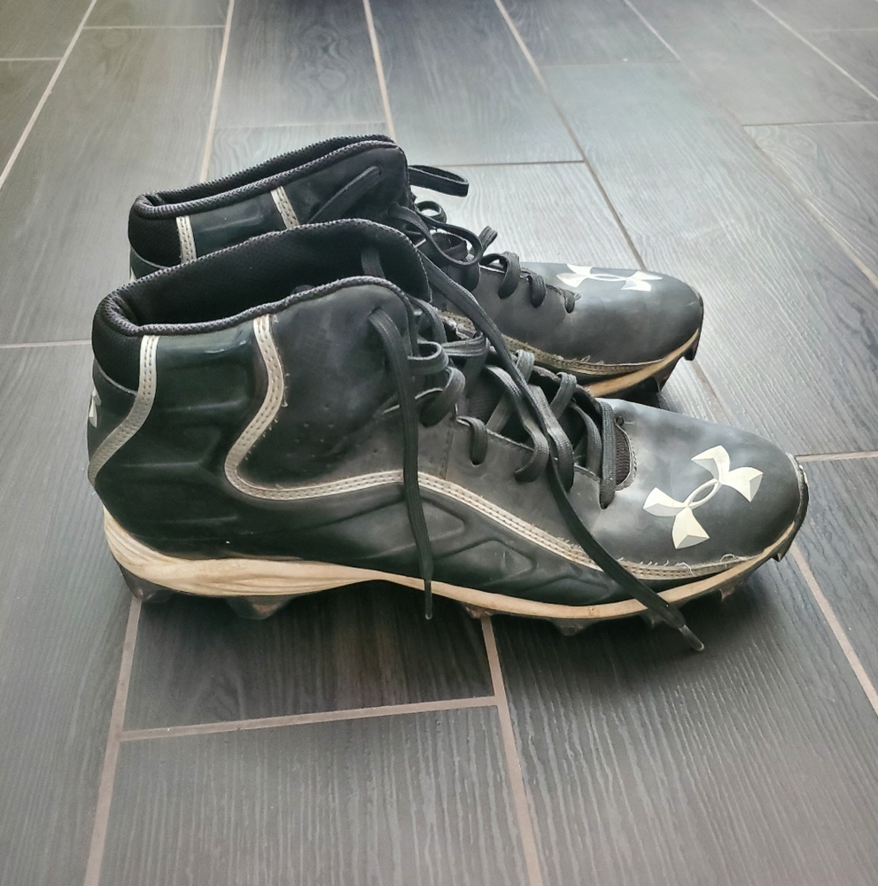 Underarmour Men's cleats